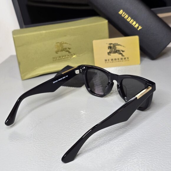 Burberry BE 4426 Sunglasses - Picture 3 of 4